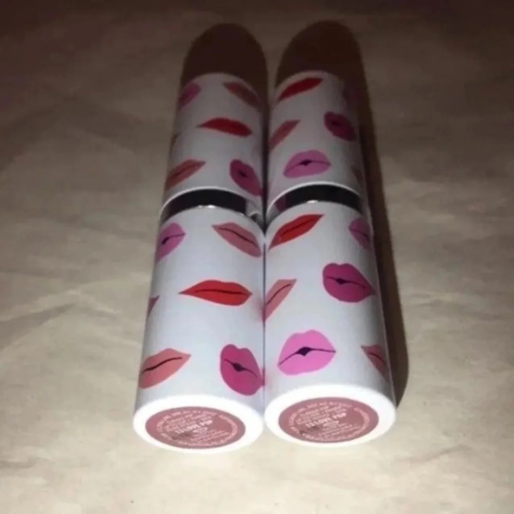 2 x Clinique lipsticks